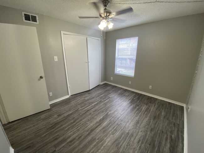 Building Photo - Edinburg Place Apartments