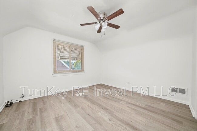 Building Photo - 17007 Oakwood Ave