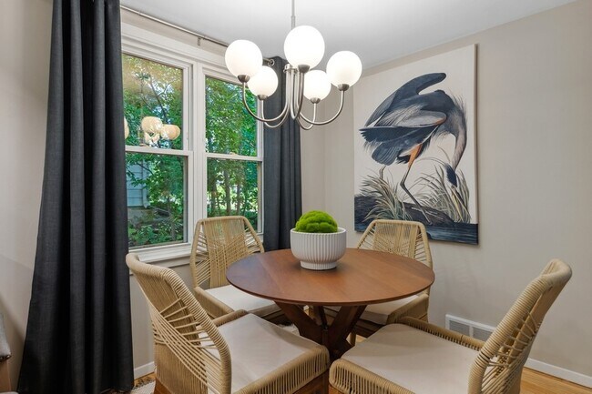 Foto del edificio - 3424 Abbott Ave N