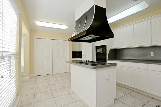 Building Photo - 14206 Stokesmount Dr