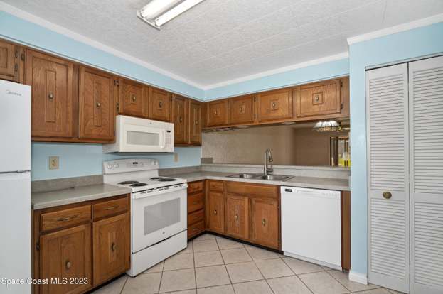 Foto del edificio - 2275 Golf Isle Dr