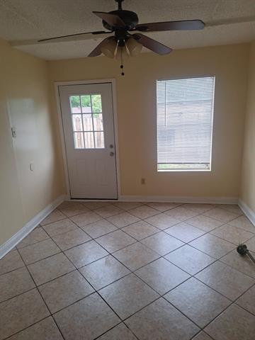Building Photo - 376 Valley Park Dr