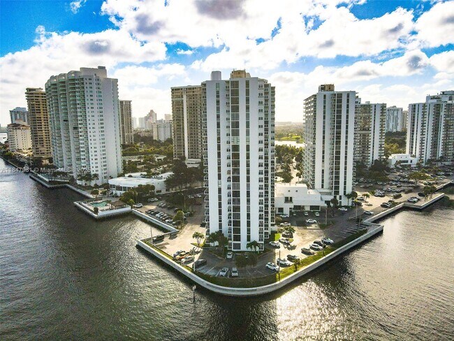 Foto del edificio - 20515 E Country Club Dr