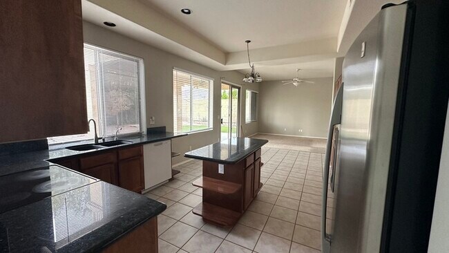 Foto del edificio - Ahwatukee Home With Pool Service & Landsca...