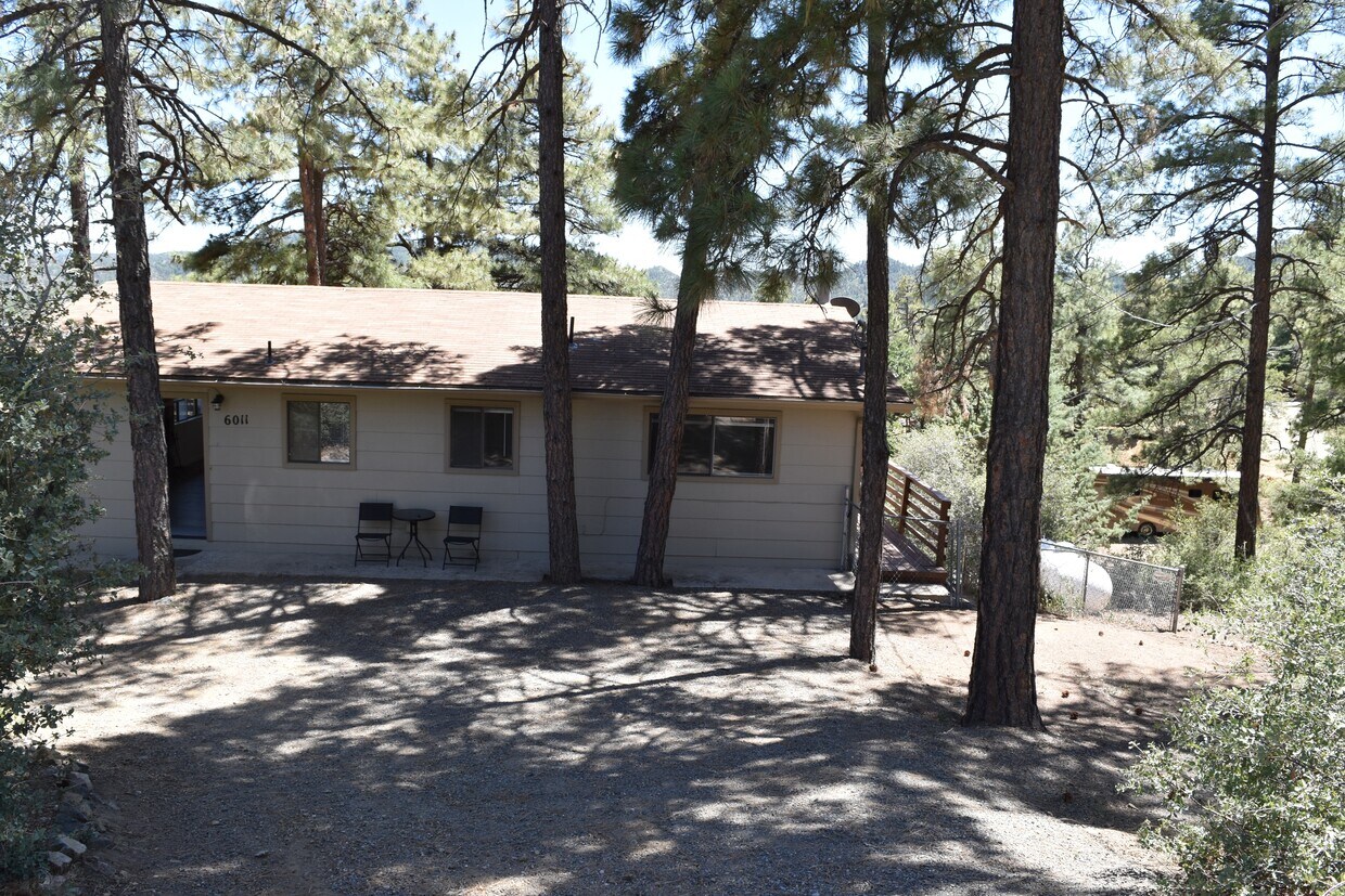 Foto principal - 6011 W Oak Ridge