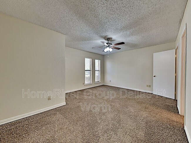 Foto del edificio - 3105 Charter Oak Dr