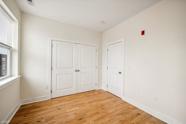 Foto del edificio - 3 br, 2 bath Triplex - 2031 N Carlisle St ...