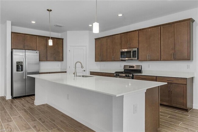 Building Photo - 18316 Ridgeline Dr