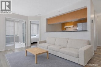 Building Photo - 822 Homer St