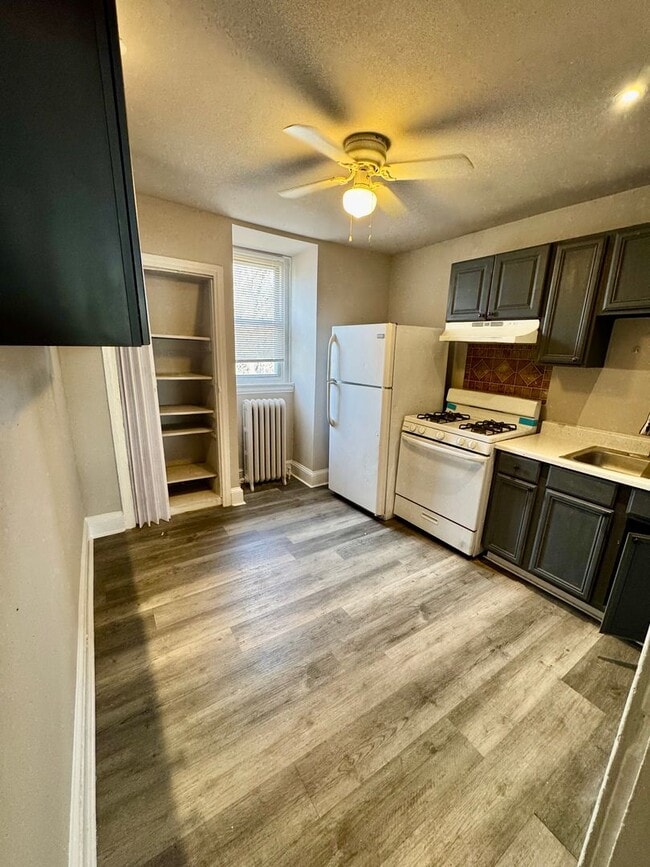 Photo - 325 W Earlham Ter Apartment
