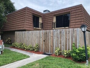 Building Photo - 2117 Patty Cir NE