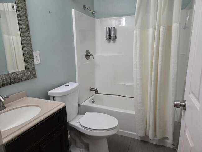 Foto del edificio - 460 Paxton Pl