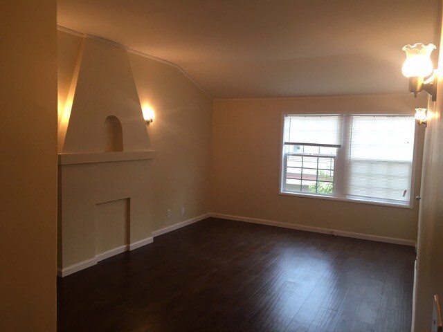 Building Photo - 1410 Florida E St