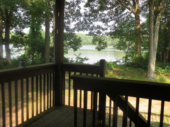 Building Photo - 16 Greenbriar Dr