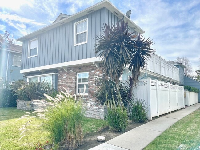 Building Photo - 4551 Hazeltine Ave
