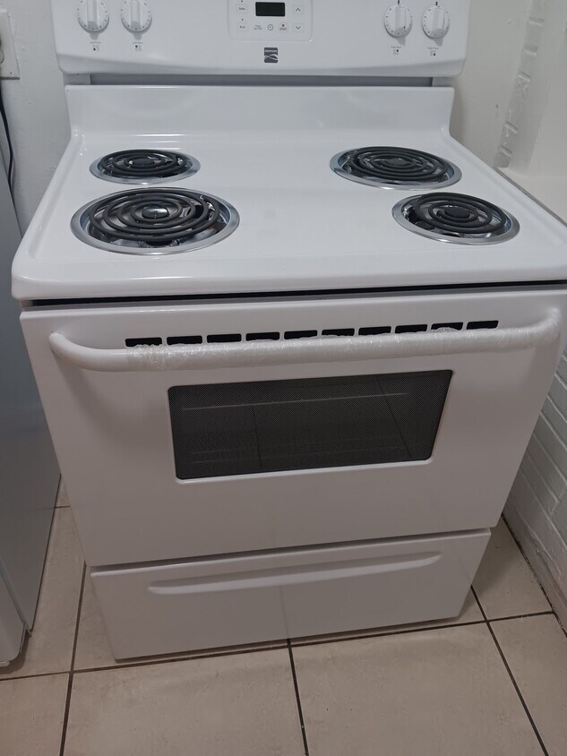 New Stove - 5501 SW 32nd Ct