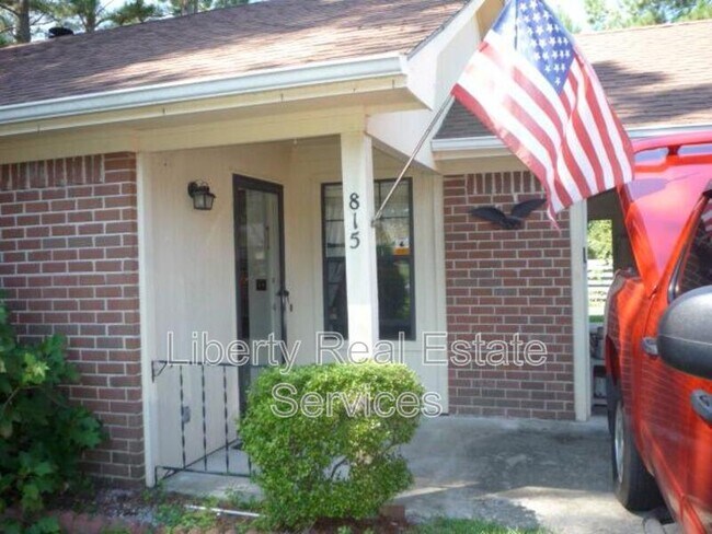 Building Photo - 815 Mandarin Dr