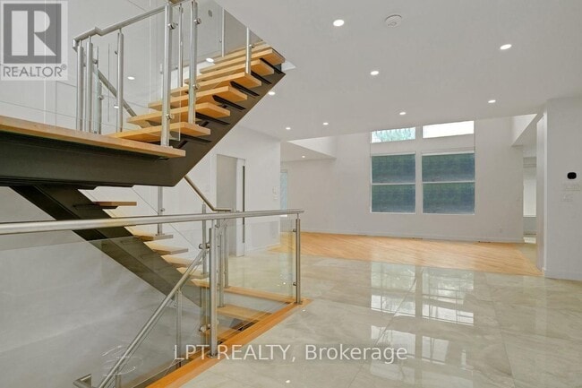 Building Photo - 298 Crestview Rd
