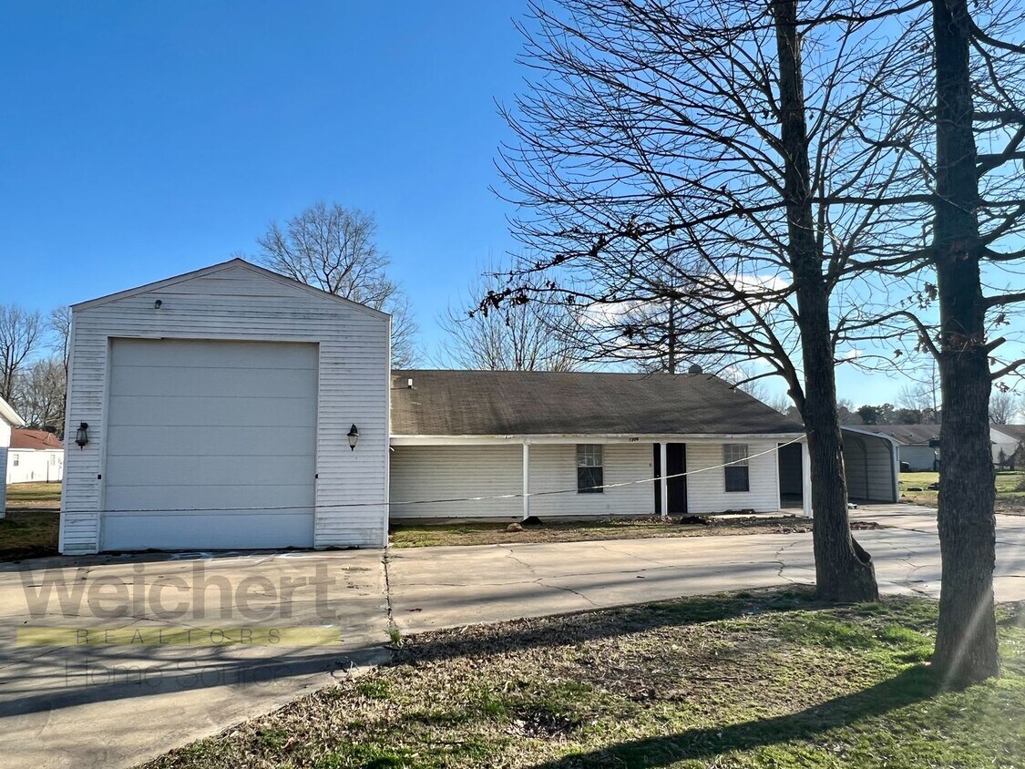 Foto principal - 4 bedroom on a dead end