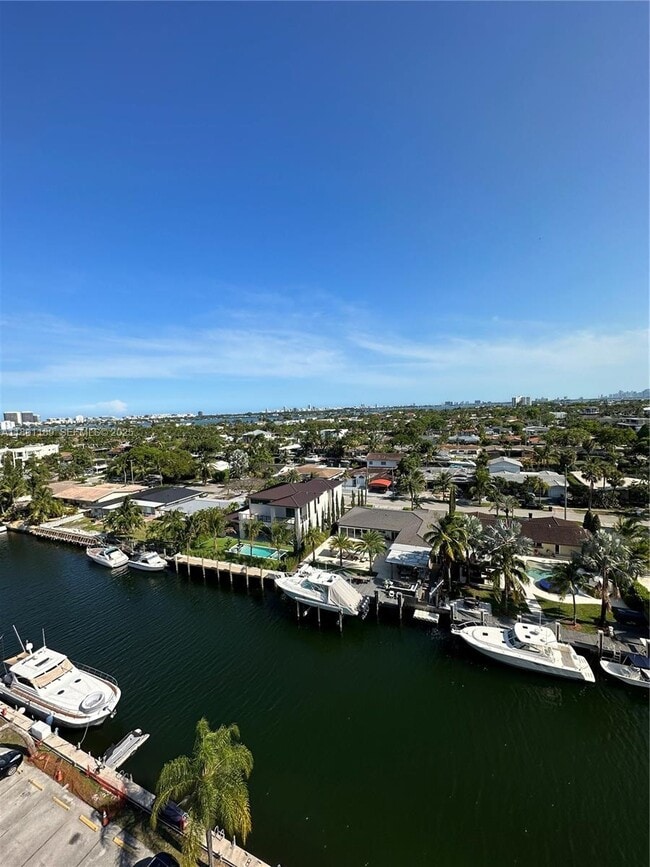 Foto del edificio - 2350 NE 135th St