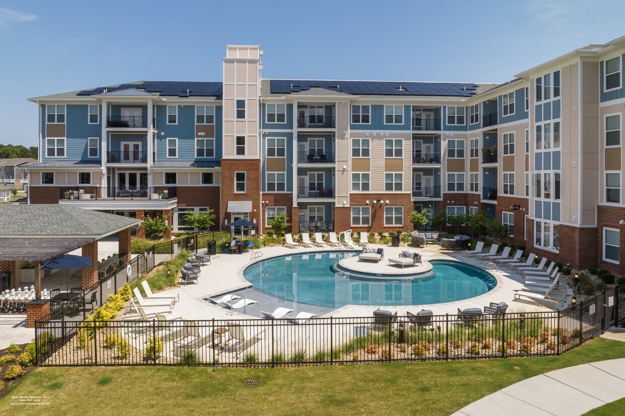 Attain at Harbour View Apartments in Suffolk, VA