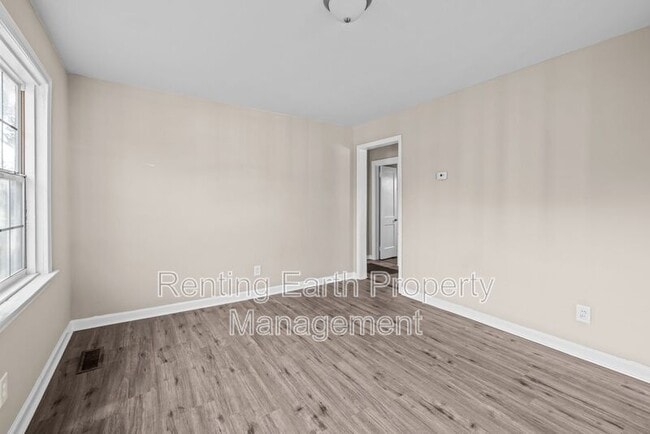 Building Photo - 2423 Circle Dr