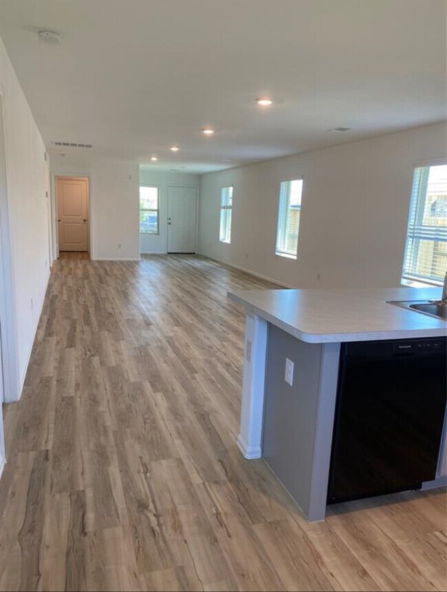 Building Photo - 8839 Wooster Trails Dr