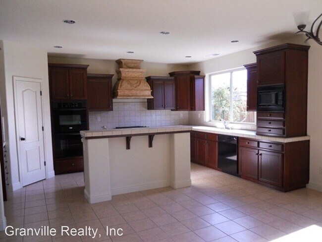 Foto del edificio - 4 br, 3 bath House - 1207 E. Via Verde Dr.