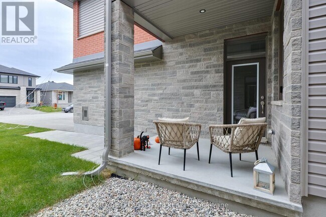 Building Photo - 724 Ploughman Pl