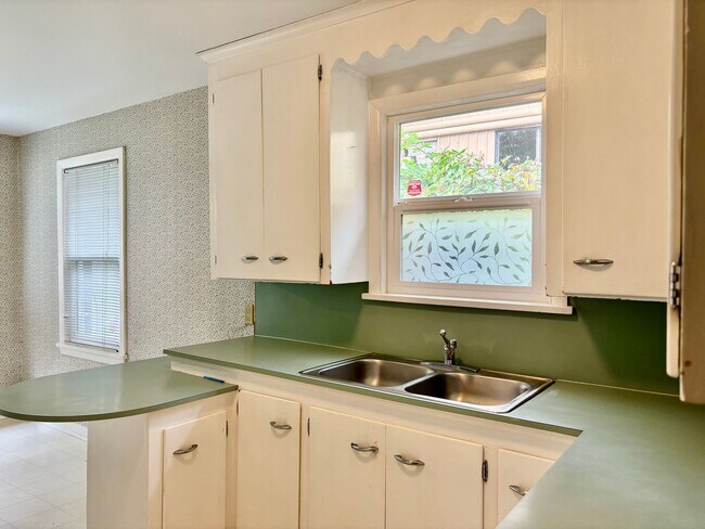 Building Photo - Charming And Spacious Home,  Walk To Green...