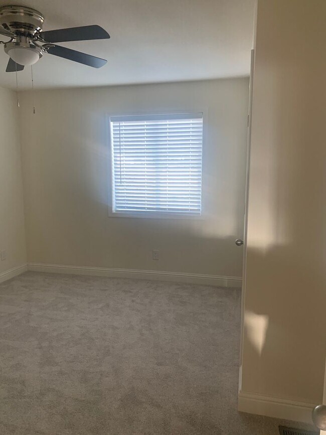 Foto del edificio - Central Paradise Location Brand Newer 3 be...