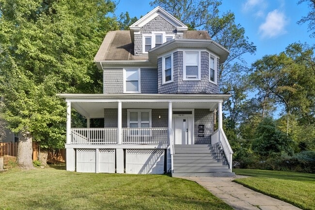 Building Photo - 5821 Royal Oak Ave