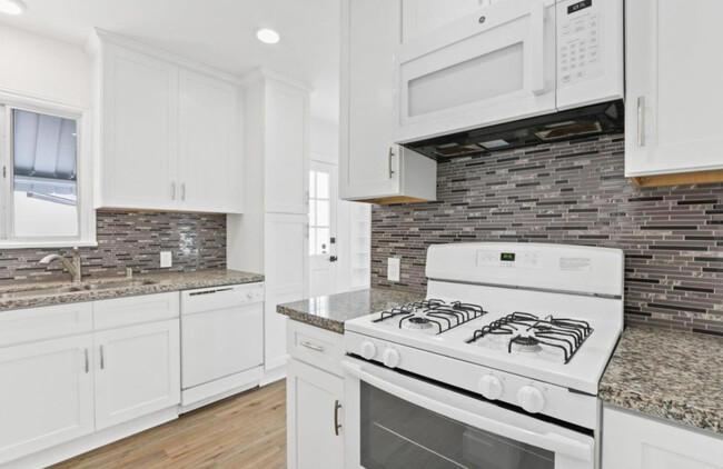 Foto del edificio - 2432 Belmont Ave