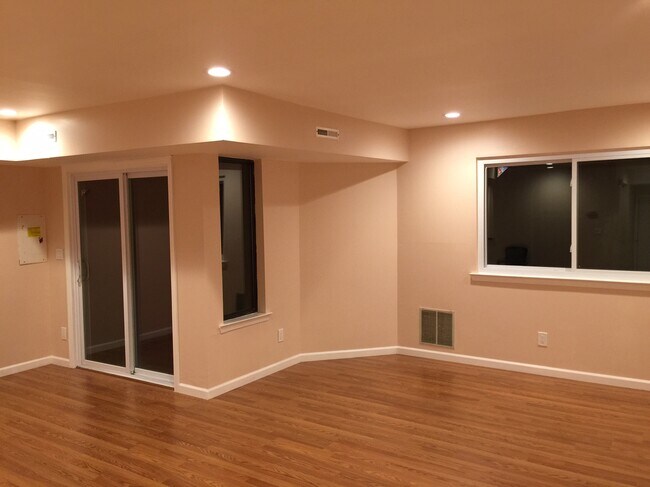 Building Photo - 6206 Hana Rd