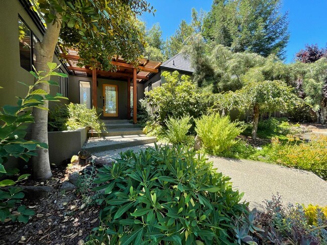 Building Photo - Minutes From Town,  Idyllic Sebastopol Oas...