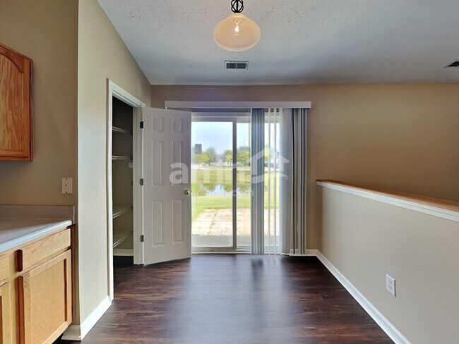 Foto del edificio - 12232 Meadowfield Cir