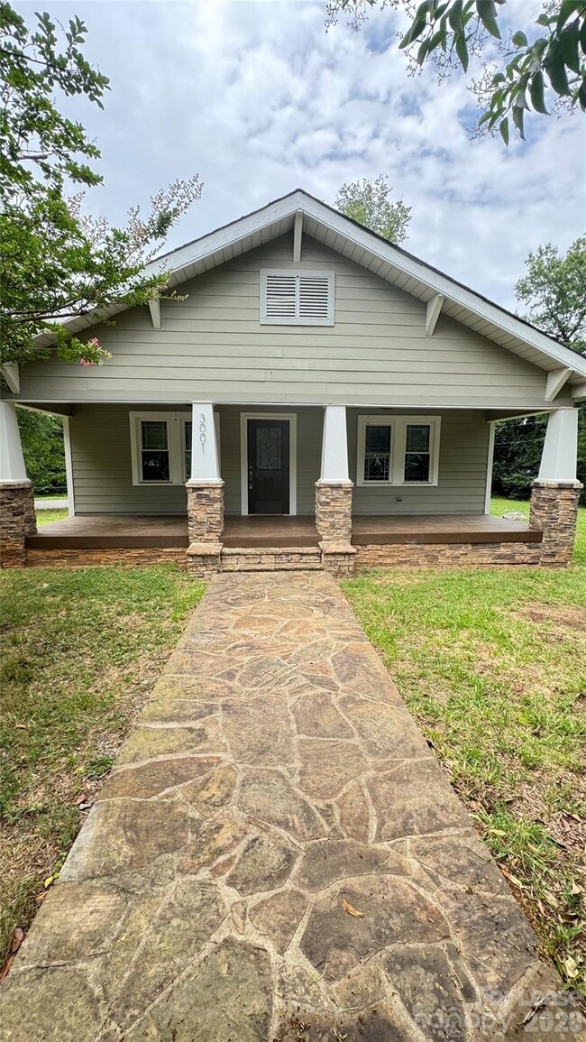 Building Photo - 3001 Wesley Ave
