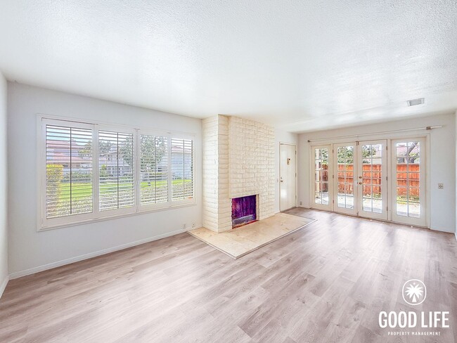 Building Photo - Bright 3B/2BA Condo in La Jolla with Spacious Kitchen and Dual Vanity Primary Bath