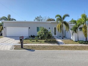Building Photo - 4524 Riverwood Ave