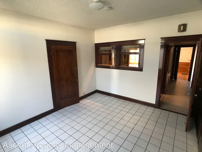 Building Photo - 2484 Capitan Ave