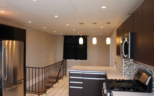 Building Photo - 307 11th St E