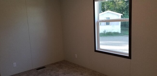 Foto del edificio - 10340 Midland Rd