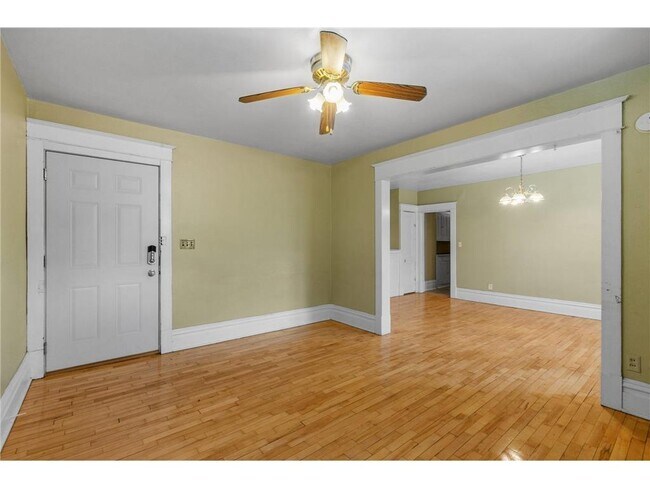 Building Photo - 435 Fry St