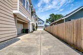 Foto principal - 837 W 25th St