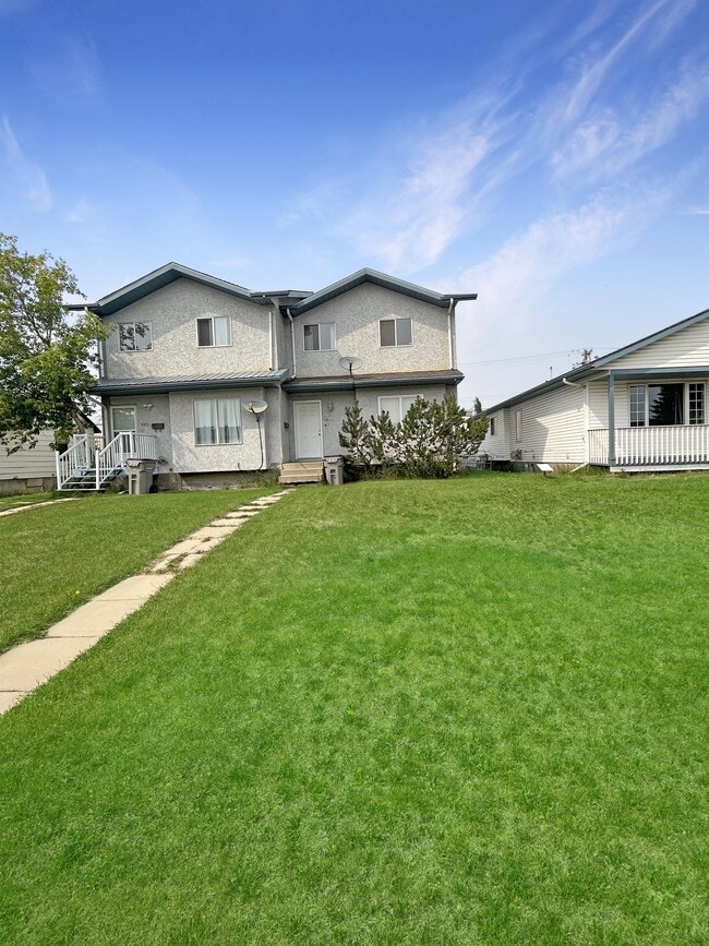 Building Photo - 9918-9996 96 Ave