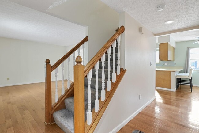 Building Photo - 2419 Breathstone Dr