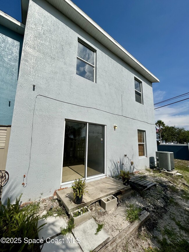 Building Photo - 910 Twisting Branch Ct