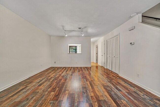 Foto del edificio - 7007 Oak Ct