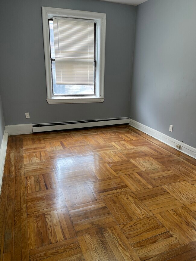 Building Photo - 149 Zabriskie St