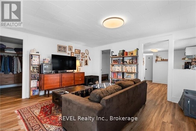 Photo du bâtiment - 3842 Roxborough Ave